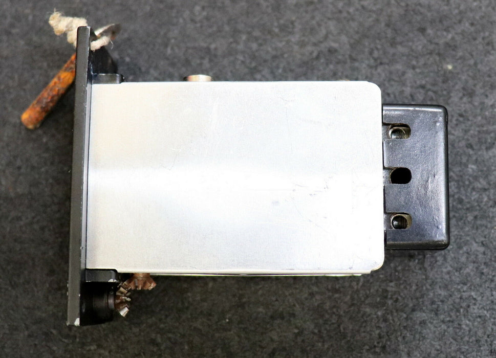 IRION & VOSSELER Zähler analog DDR F106.51 5-steillig mit Schlüssel 24VAC 9,6W