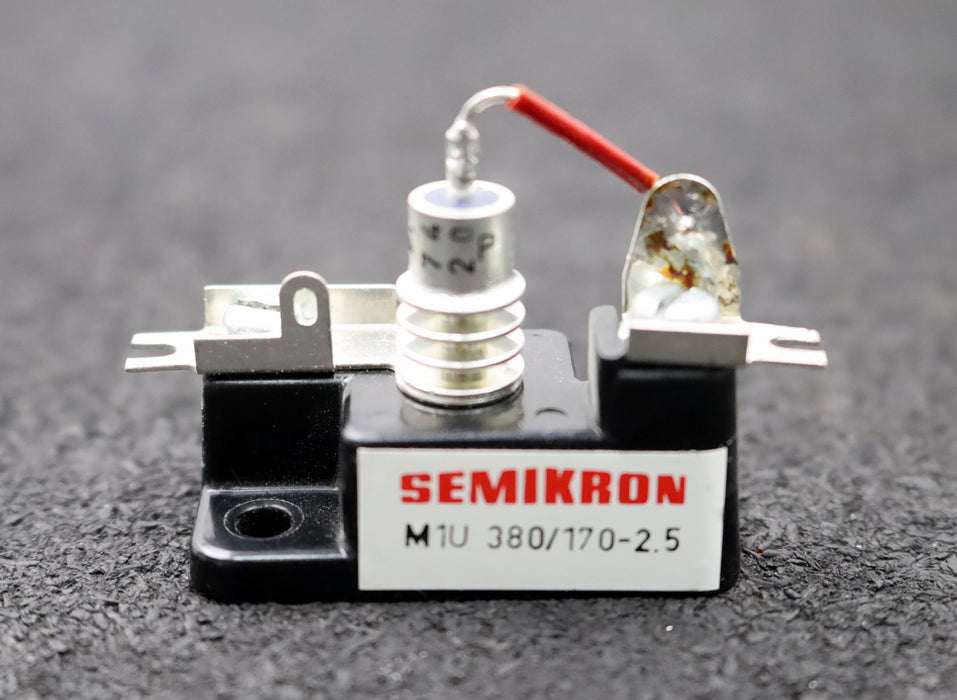 Bild des Artikels SEMIKRON-Silizium-Diode-SKN2,5/12-1200V-2,5A-Gleichrichterdiode-auf-Gehäuse