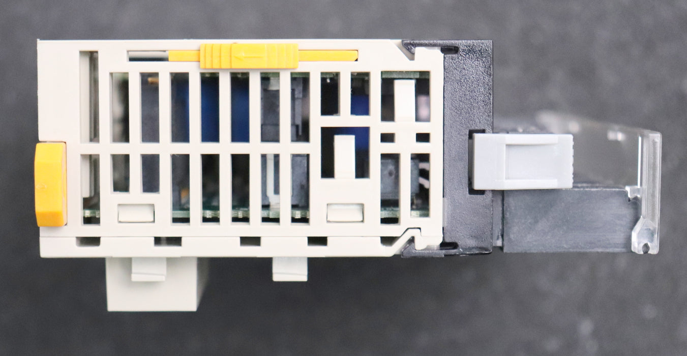 Bild des Artikels OMRON-analoges-Eingangs-/Ausgangsmodule-CJ1W-MAD42-4x-Eingang-2x-Ausgang