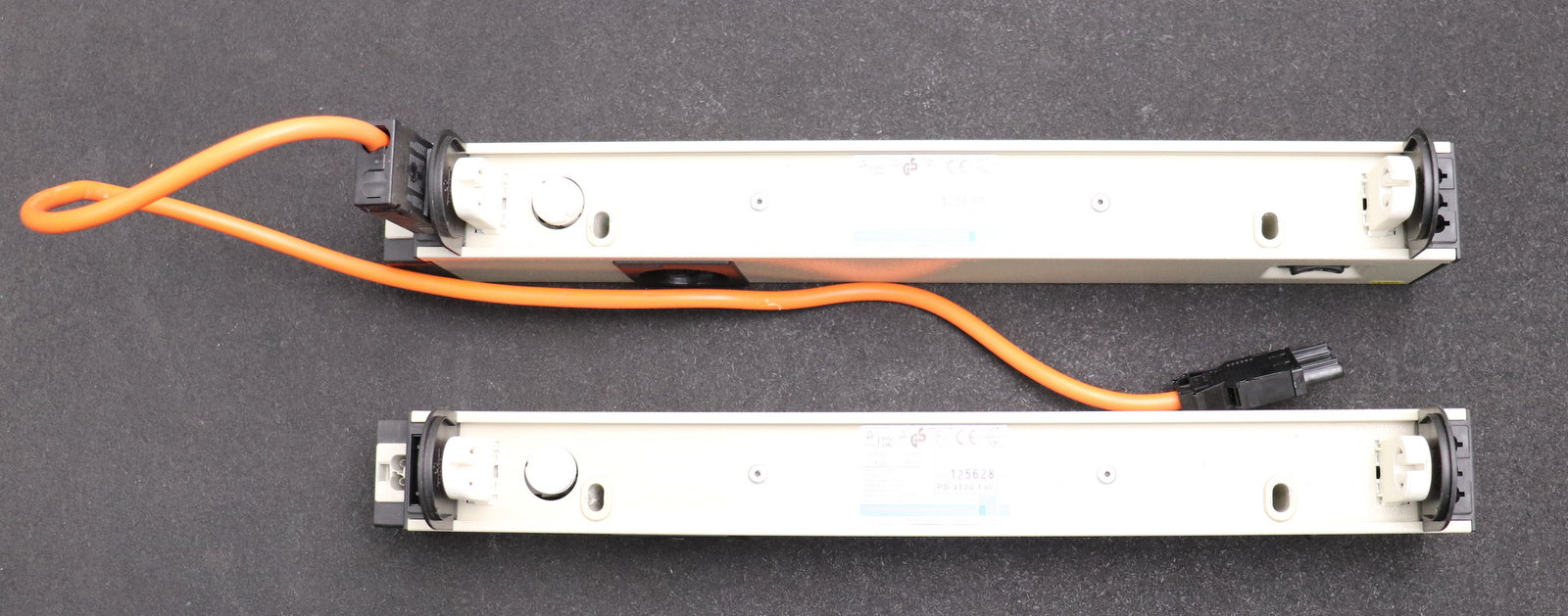 Bild des Artikels RITTAL-2x-Schaltschrankleuchte-PS4138.140-230V-50Hz-14W-IP20-gebraucht