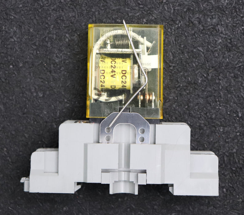 Bild des Artikels IDEC-7x-Relaisfassung-mit-Steckrelais-SH1B-05-+-RH1B-U-24VDC-unbenutzt