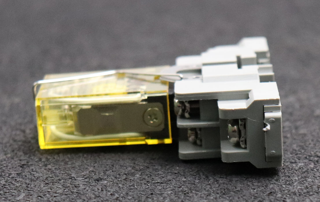 Bild des Artikels IDEC-7x-Relaisfassung-mit-Steckrelais-SH1B-05-+-RH1B-U-24VDC-unbenutzt