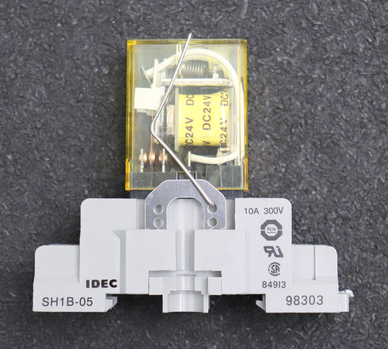 Bild des Artikels IDEC-7x-Relaisfassung-mit-Steckrelais-SH1B-05-+-RH1B-U-24VDC-unbenutzt