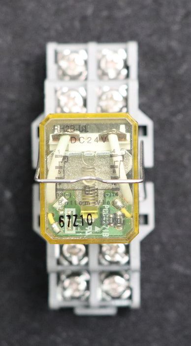 Bild des Artikels IDEC-6x-Relaisfassung-mit-Steckrelais-SH2B-05-+-RH2B-UL-24VDC-unbenutzt
