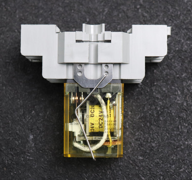 Bild des Artikels IDEC-6x-Relaisfassung-mit-Steckrelais-SH2B-05-+-RH2B-UL-24VDC-unbenutzt