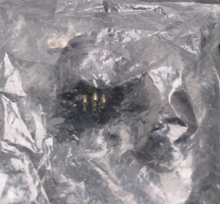 Bild des Artikels AMPHENOL-TUCHEL-runder-Steckverbinder-T3104-001-7-polig-male-250V-8A