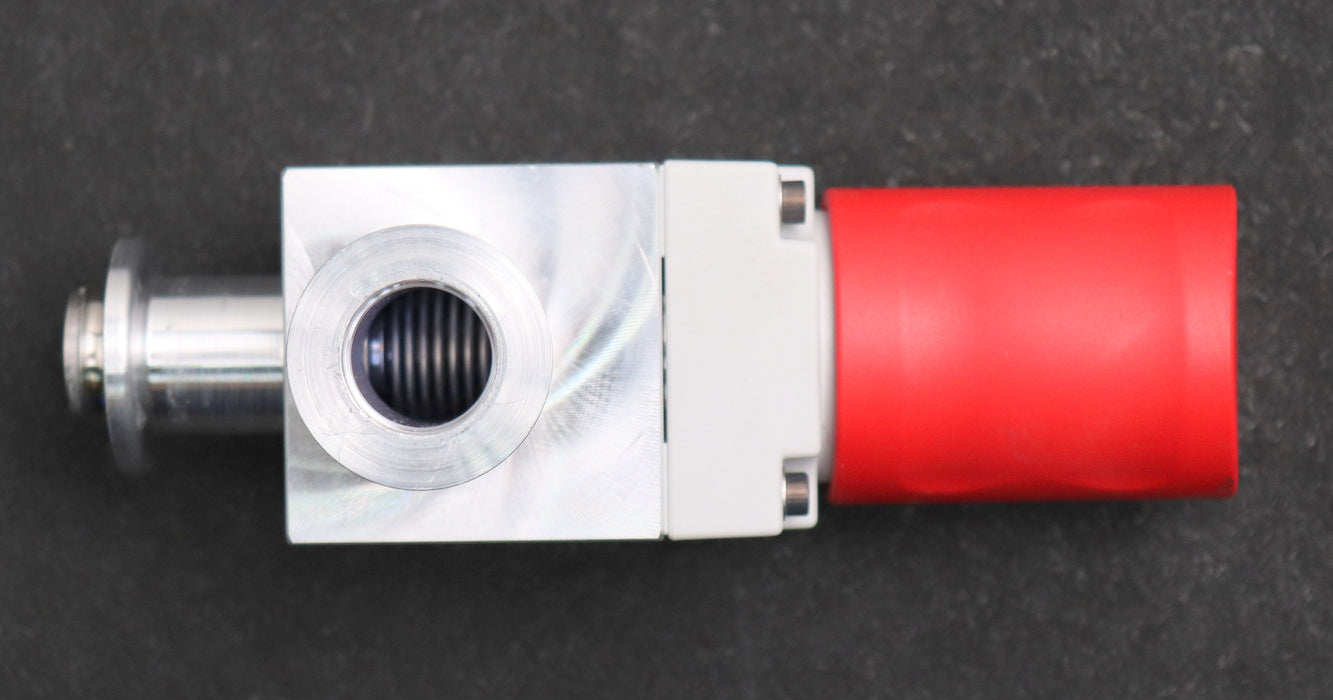 Bild des Artikels PFEIFFER-Vakuum-Eckventil-Typ-AVC-016-SA-Betriebsdruck-min.-1-10hPa-max.-2000hPa