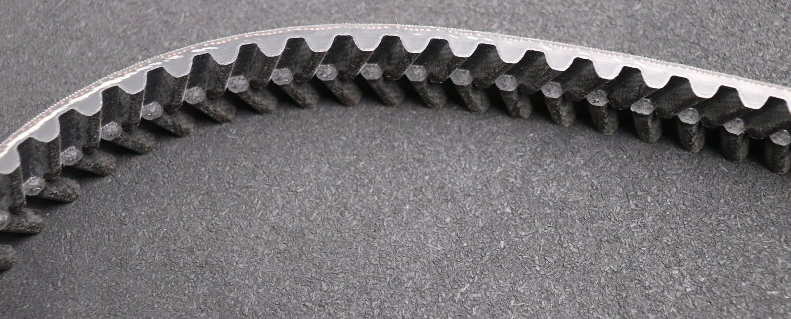 Bild des Artikels GOODYEAR-EAGLE-Zahnriemen-Timing-belt-B-2100-endlos-verbunden-Teilung-14mm