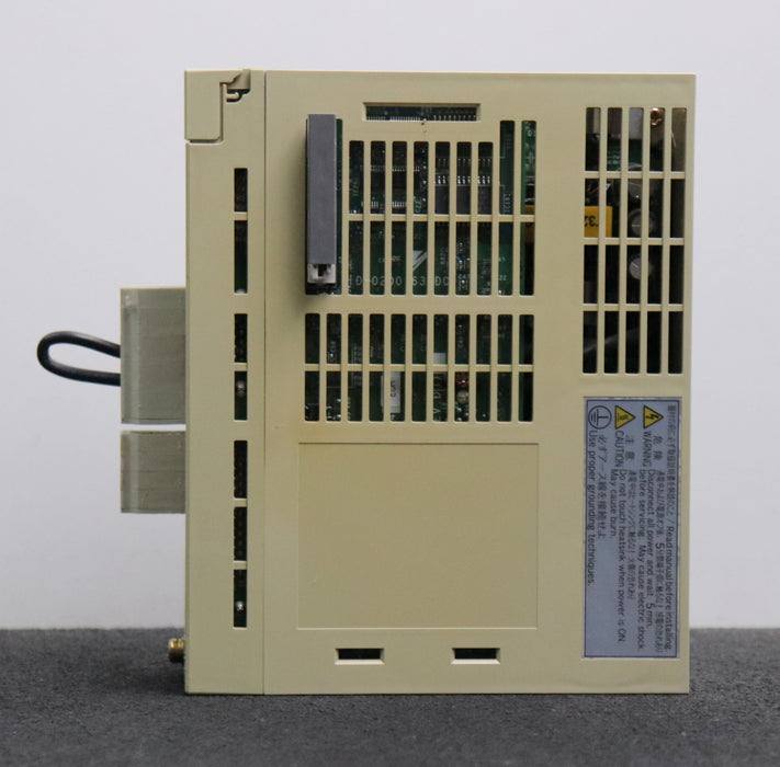 Bild des Artikels YASKAWA-SERVOPACK-Model-SGDH-04AE-Iput:-200-230VAC-50-60Hz-5A-Output:-0-230VAC