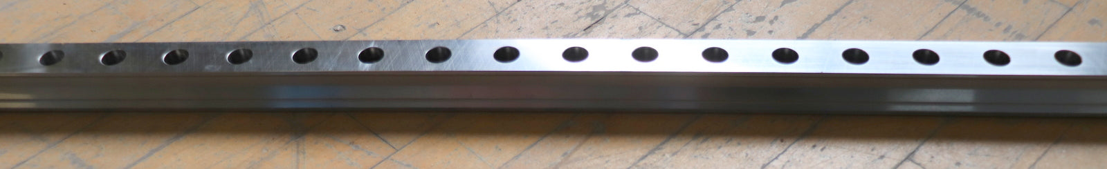 Bild des Artikels REXROTH-Rollenschiene-R180543269-Länge-3130mm-Breite-45mm-1.-LochØ-20mm