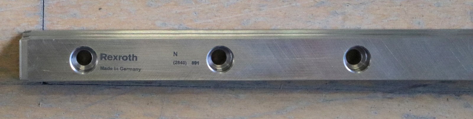 Bild des Artikels REXROTH-Linearführungsschiene-R160520431-Länge-1136mm-Breite-23mm-1.-LochØ-11mm