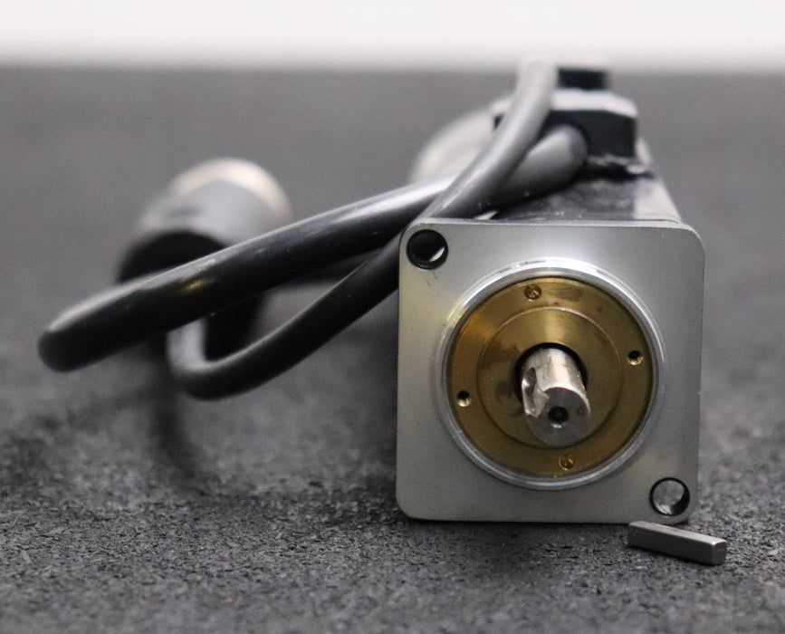Bild des Artikels YASKAWA-Servo-Motor-SGMAH-01A1F4CD-100W-200V-0,91A-0,318Nm-3000r/min