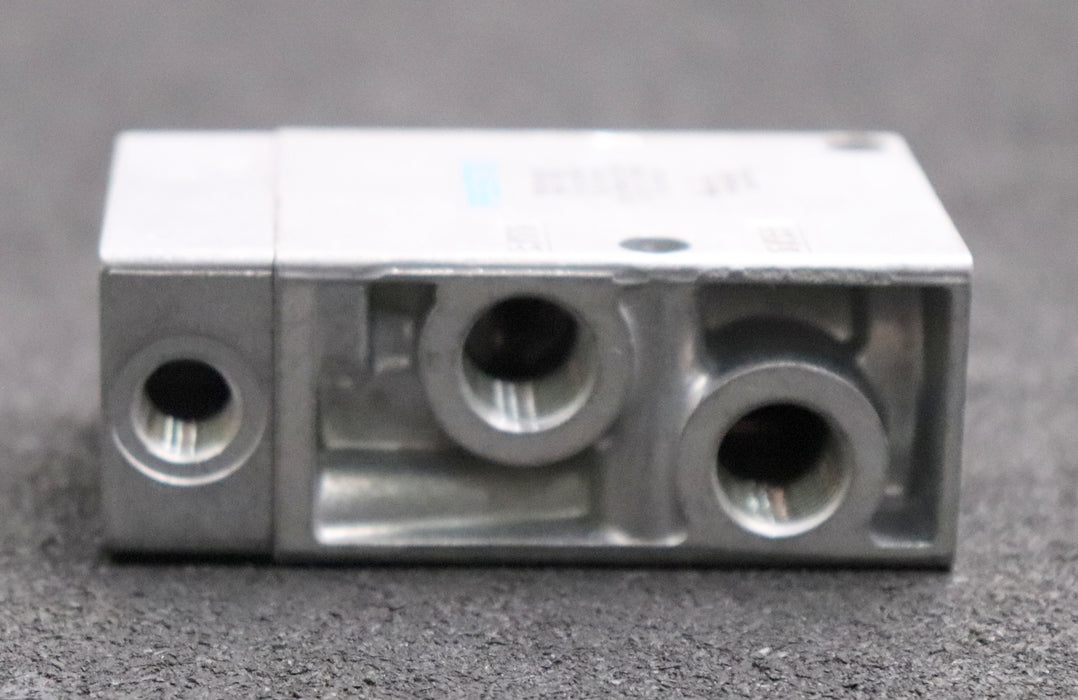 Bild des Artikels FESTO-Pneumatikventil-VL/0-3-1/4-Mat.Nr.-9984-unbenutzt-in-OVP