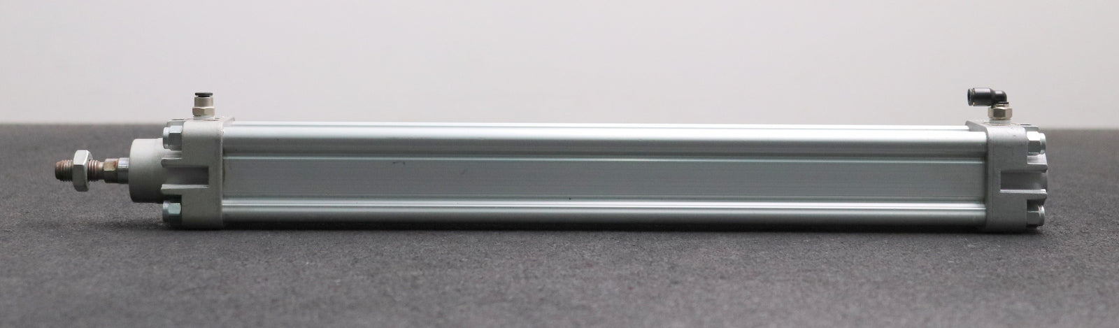 Bild des Artikels UNIVER-Pneumatikzylinder-K2000320300-KolbenØ-32mm-Hub-300mm-ISO-15552-gebraucht