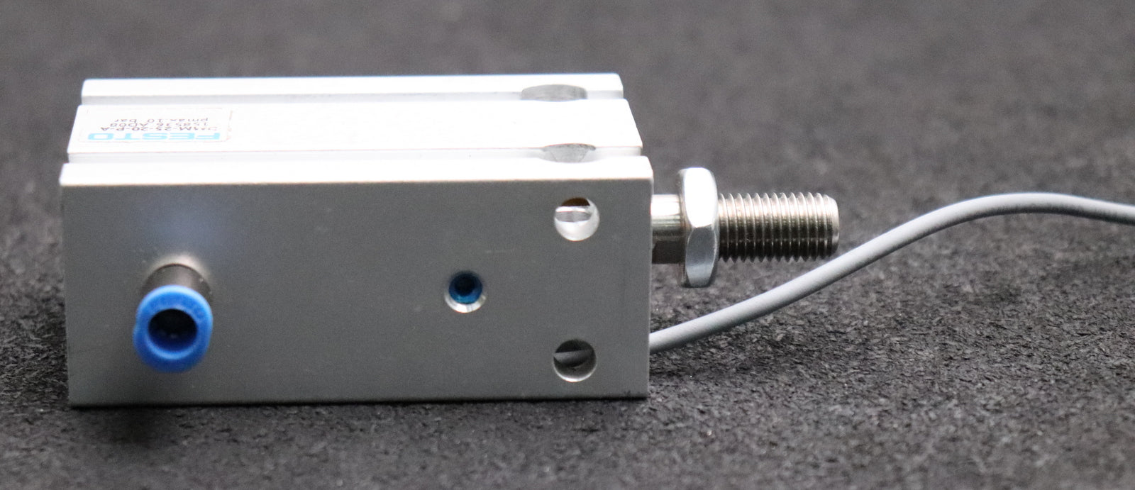 Bild des Artikels FESTO-Kompaktzylinder-mit-Näherungsschalter-DMM-25-20-P-A-Mat.Nr.-158536