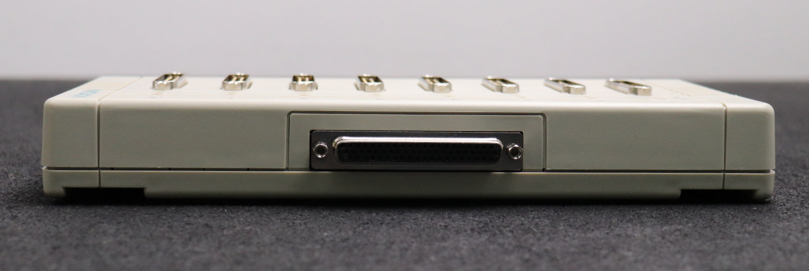 Bild des Artikels VScom-Verteilerbox-VS-COM-800-RS232-mit-Kabel-1,5m-unbenutzt-in-OVP
