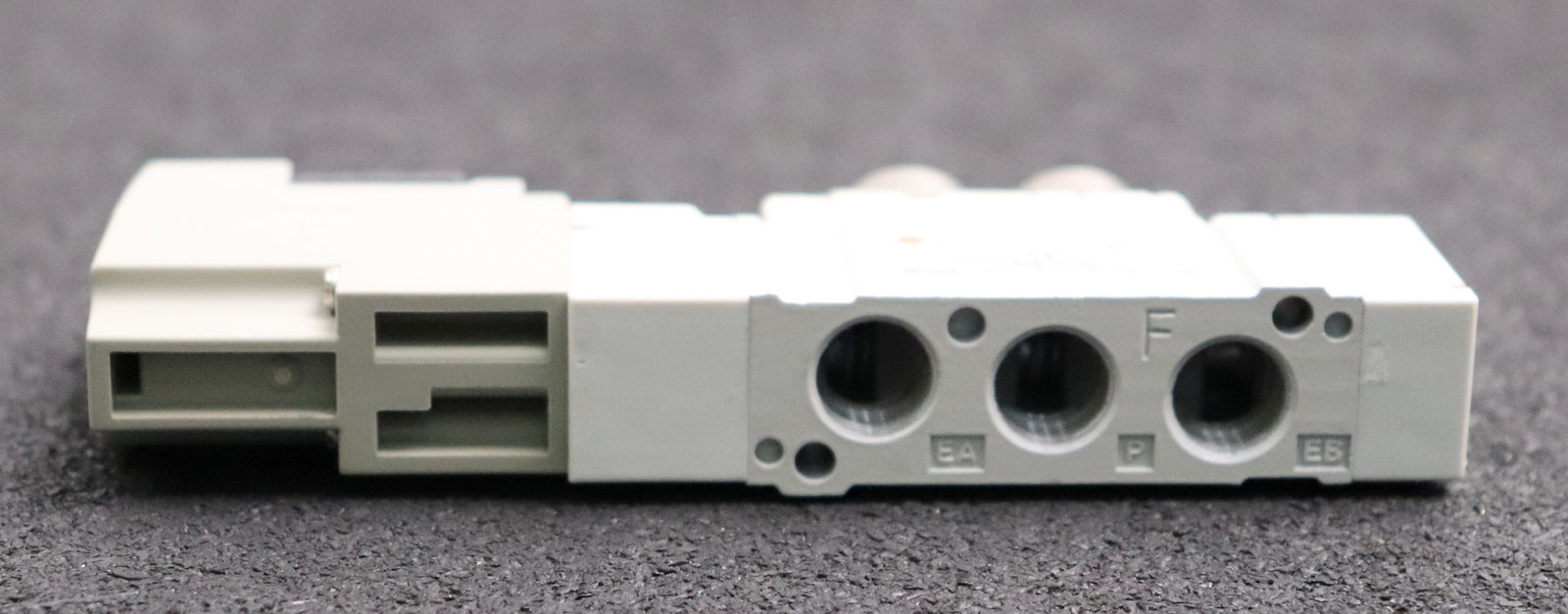 Bild des Artikels SMY-Elektromagnetventil-SY5120-5YO-C6F-Q-ESY5A46-unbenutzt-in-OVP