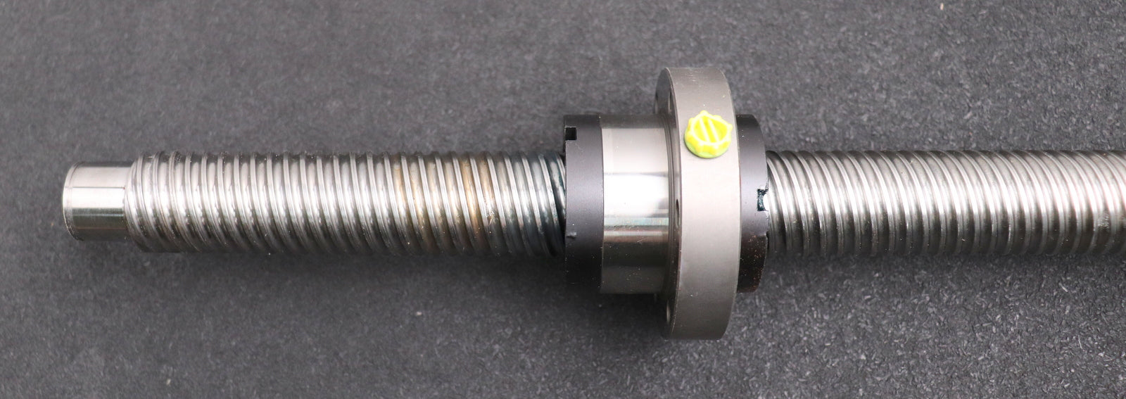 Bild des Artikels NEFF-Kugelgewindespindel-KGS-R-32x20-T10-RH-4-gängig-GewindeØ-32mm