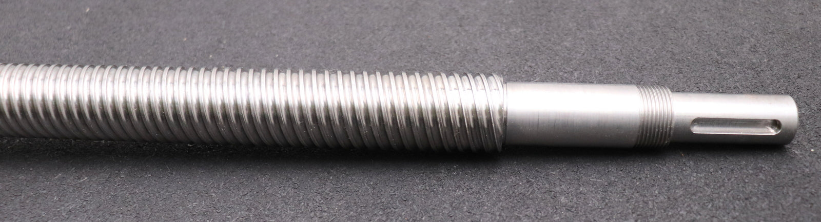 Bild des Artikels NEFF-Kugelgewindespindel-KGS-R-32x20-T10-RH-4-gängig-GewindeØ-32mm