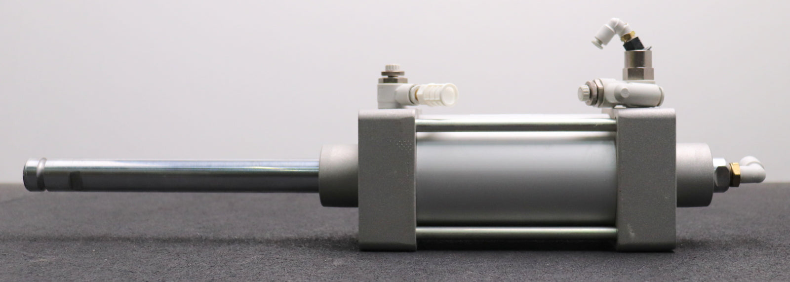 Bild des Artikels SMC-Pneumatik-Zylinder-Spezial-C9580-KKH109-80-für-Hubanwendungen-gebraucht