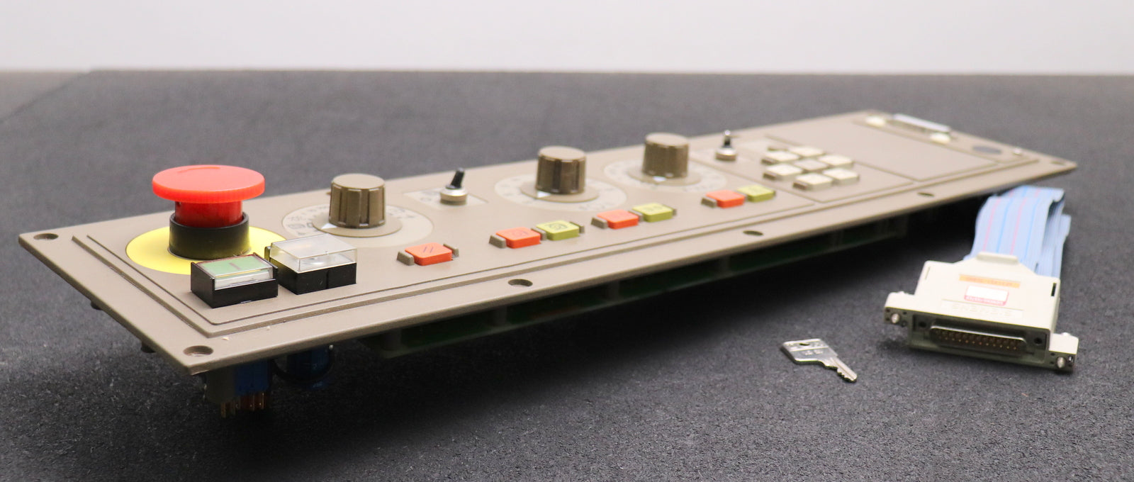 Bild des Artikels SIEMENS-Maschinensteuertafel-850T/TE-24VDC-6FC3188-3EF-mit-Schlüssel
