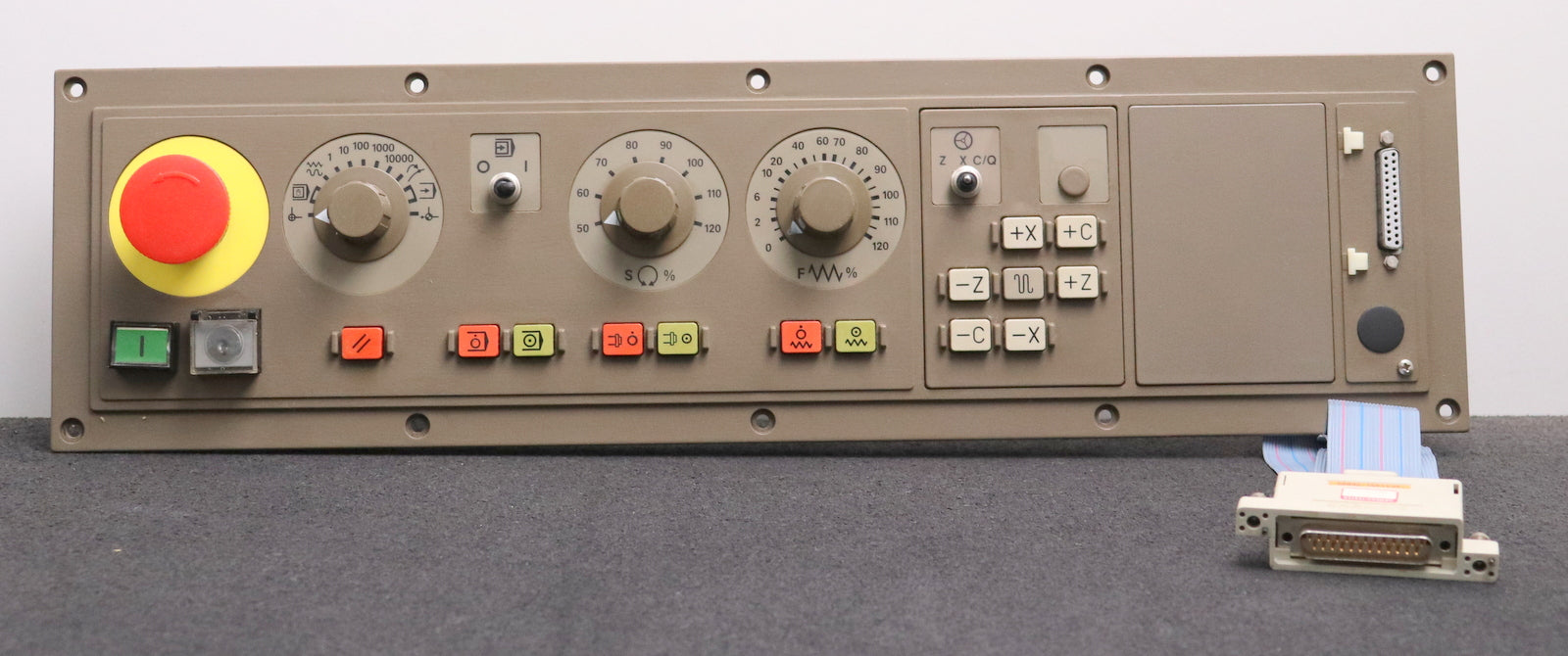 Bild des Artikels SIEMENS-Maschinensteuertafel-850T/TE-24VDC-6FC3188-3EF-mit-Schlüssel