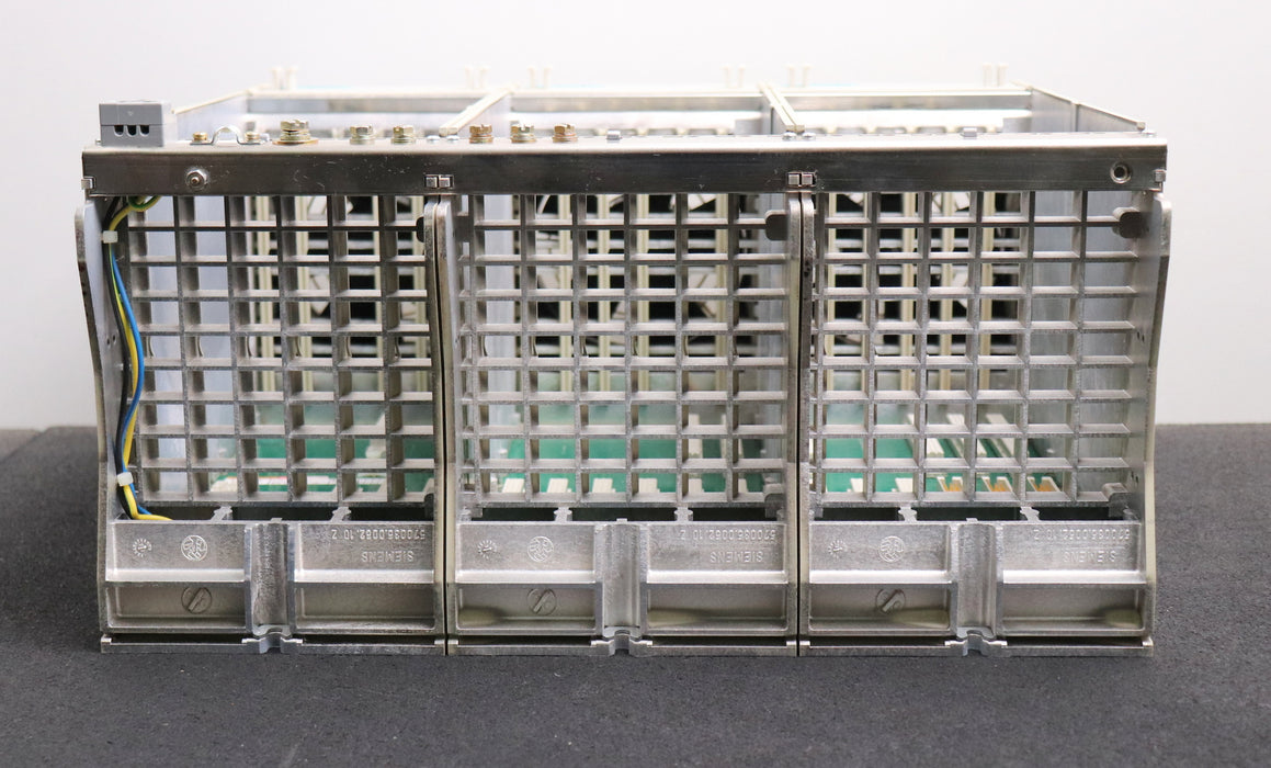 Bild des Artikels SIEMENS-SINUMERIK-840C-Zentralgerät-2-18-EP-BGR-Träger-für-18-Platinen-Rack