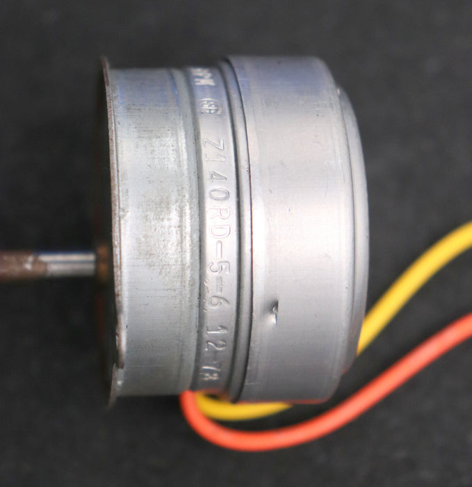 Bild des Artikels SYNCHRON-Elektromotor-Typ-640-Z140RD-5-6-12-78-24V-60CY-5W-1rpm-WellenØ-4,75mm
