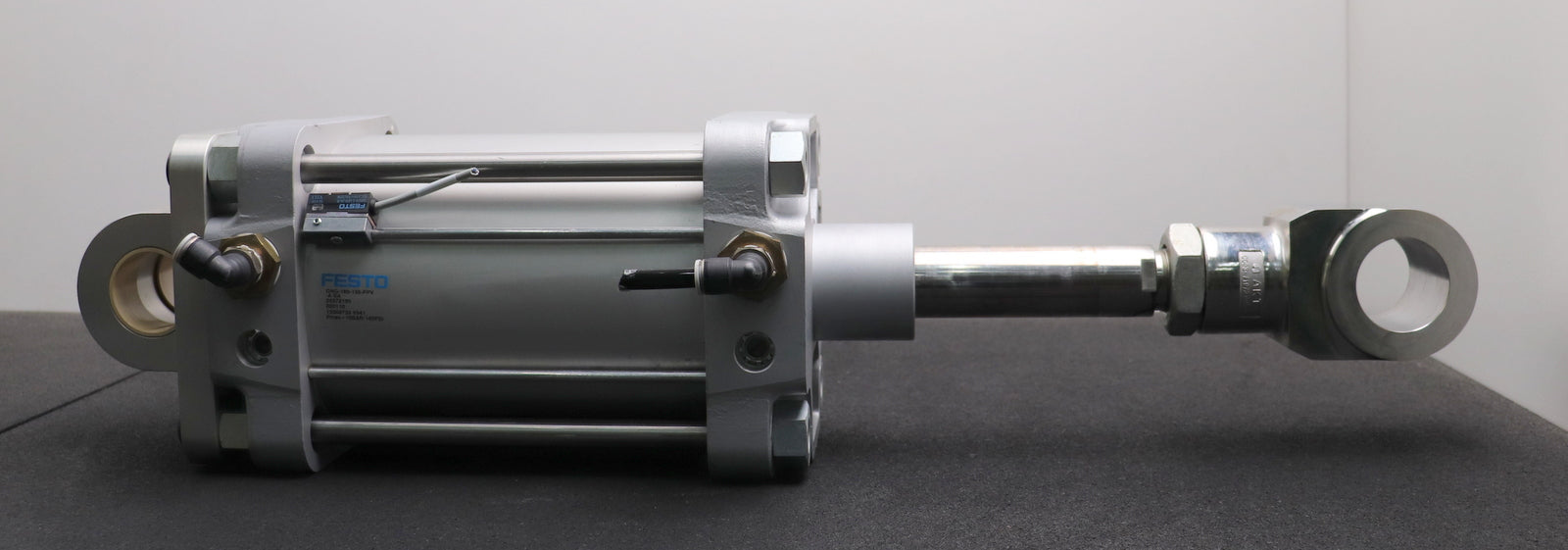 Bild des Artikels FESTO-Pneumatik-Zylinder-DNG-160-135-PPV-A-SA-Mat.Nr.-24372190-Hub-135mm