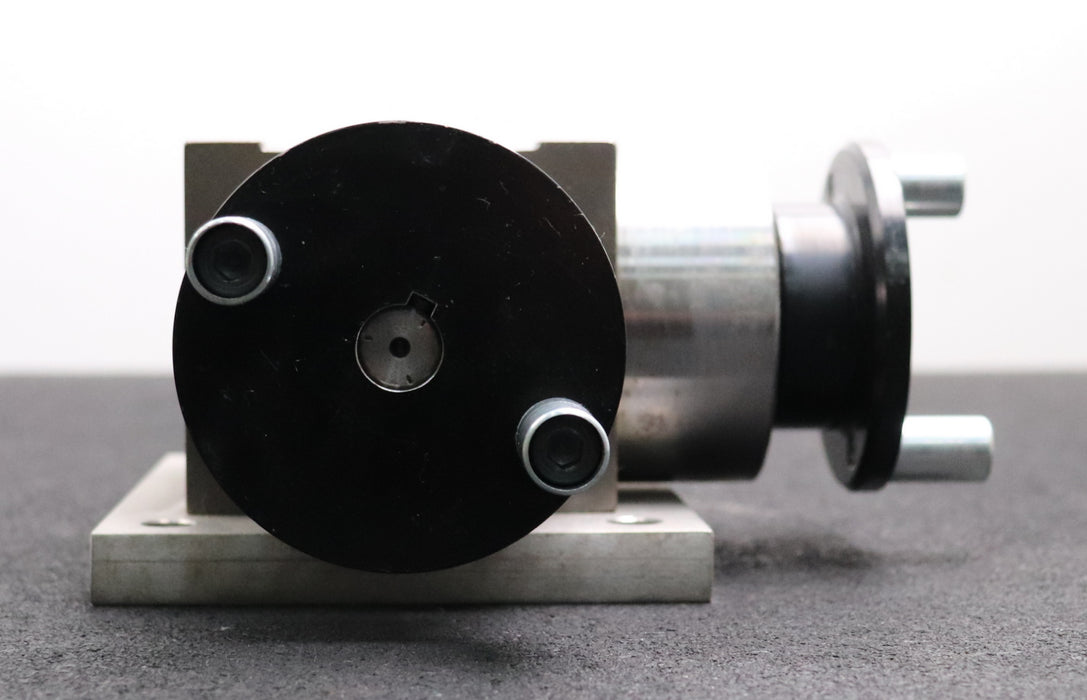 Bild des Artikels ZIMM-Kegelradgetriebe-i=-1:1-n=-1500U/min-spiralverzahnt-30,1Nm---150x130mm