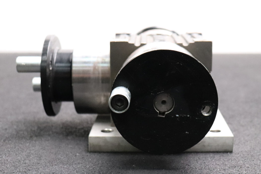 Bild des Artikels ZIMM-Kegelradgetriebe-i=-1:1-n=-1500U/min-spiralverzahnt-30,1Nm---150x130mm