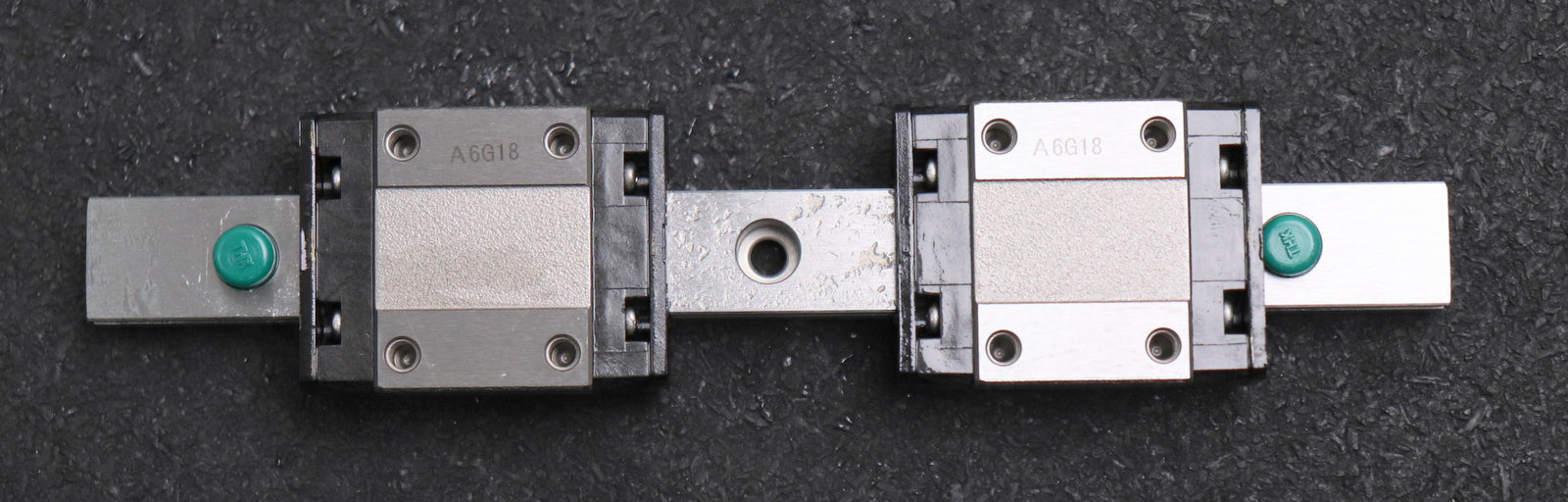 Bild des Artikels THK-Linearführung-Größe-12-mit-2-Wagen-Model-2SRS12MUUC1+131LM-unbenutzt-in-OVP