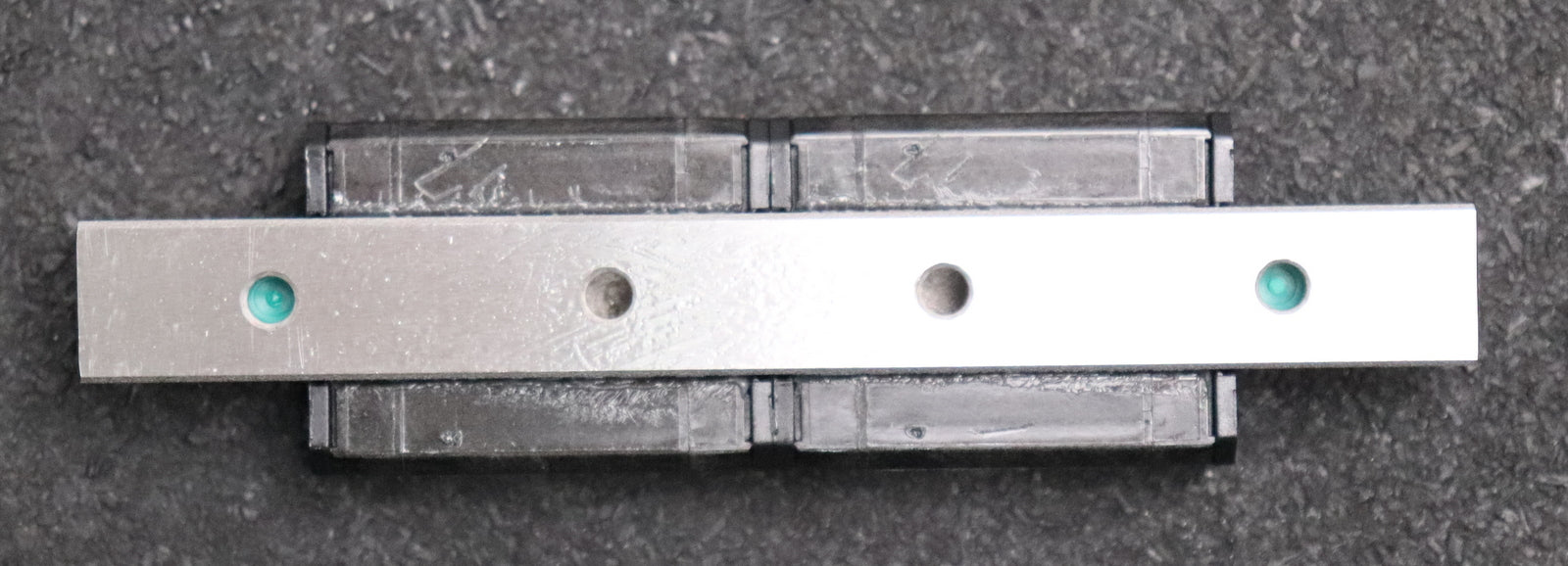 Bild des Artikels THK-Linearführung-Größe-12-mit-2-Wagen-Model-2SRS12MUUC1+104LM-unbenutzt-in-OVP