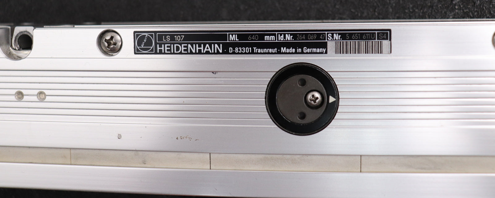 Bild des Artikels HEIDENHAIN-Linearmaßstab-LS-107-Messlänge-640mm-ID.Nr.-21849647-mit-Lesekopf