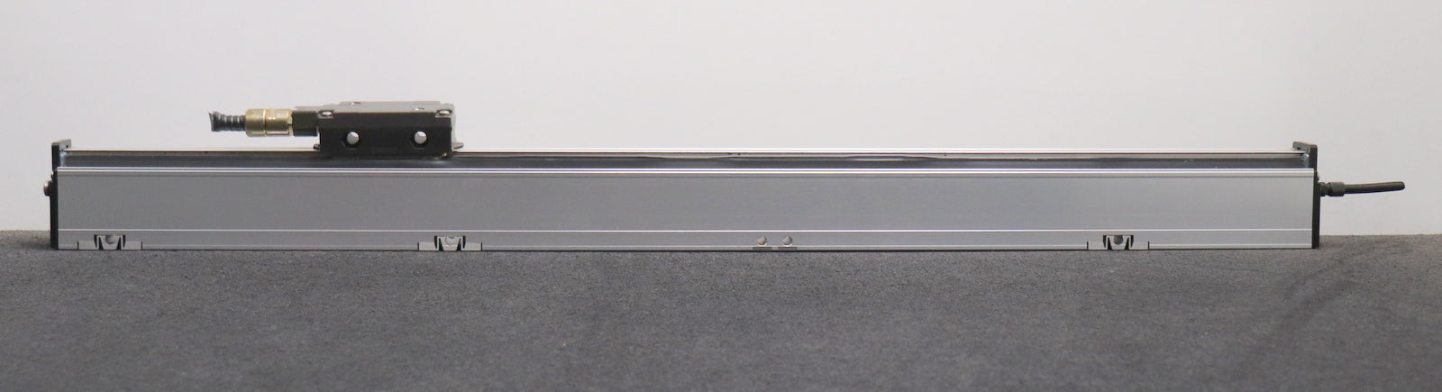 Bild des Artikels HEIDENHAIN-Linearmaßstab-LS-107-Messlänge-640mm-ID.Nr.-21849647-mit-Lesekopf