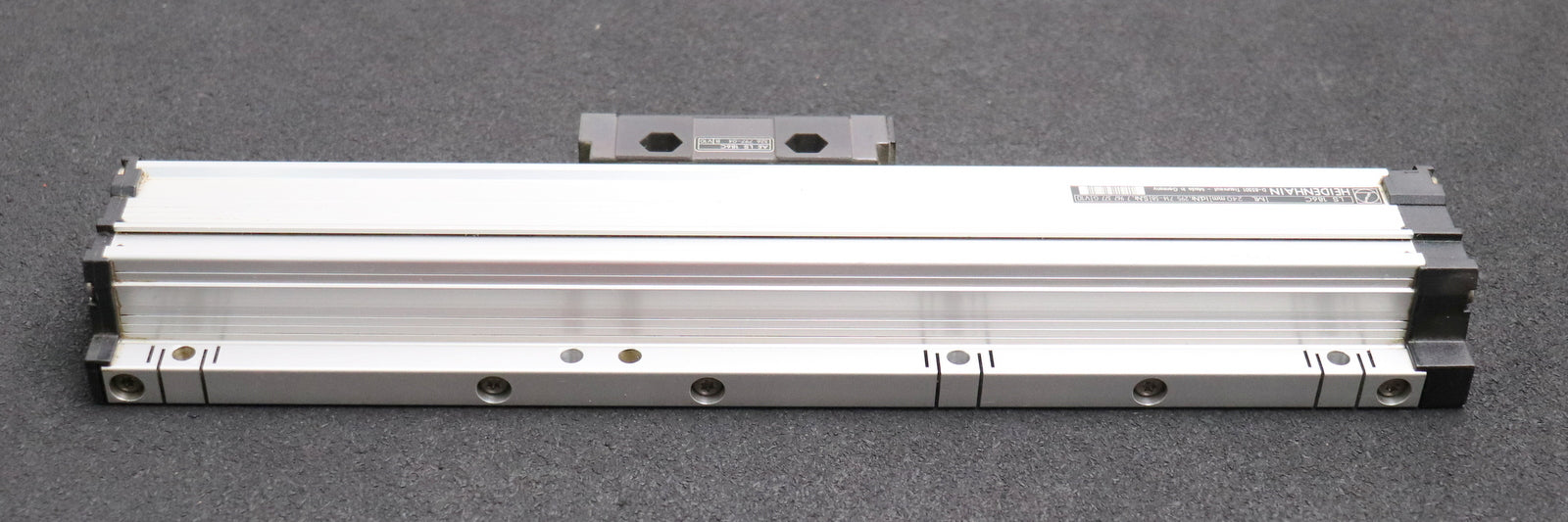 Bild des Artikels HEIDENHAIN-Linearmaßstab-LS-186C-Messlänge-240mm-ID.Nr.-295714-38-+-326797-04