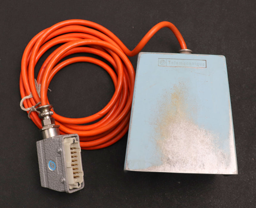 Bild des Artikels TELEMECANIQUE-Fußschalter-XPE-M310-Ui:-500V-Uimp:-6kV-AC15-240V-3A