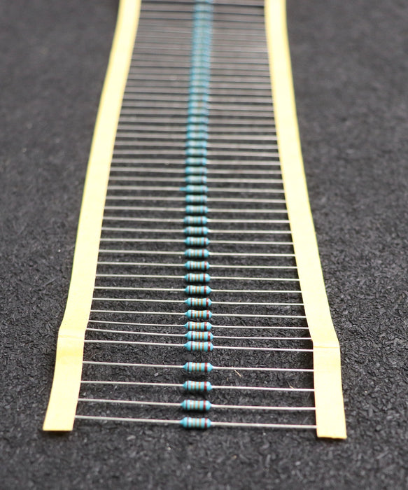Bild des Artikels RUTRONIK-1000x-Wiederstand-MF0207-Toleranz--±1%-133kOhm-0,6W-unbenutzt-in-OVP