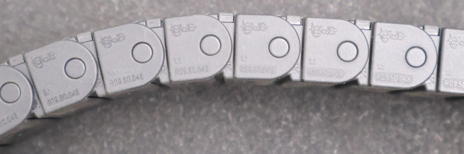 Bild des Artikels IGUS-87cm-Energiekette-geschlossen-Zipperband-Innenmaß-50x14mm-unbenutzt