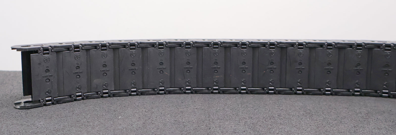 Bild des Artikels IGUS-217cm-Energirkette-Innenmaß-48x20mm-Außenmaß-63x28x2170mm-1450.050.125