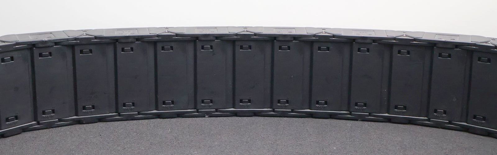 Bild des Artikels IGUS-265cm-Energiekette-Innenmaß-102x33mm-Außenmaß-122x54x2650mm-280.02.150