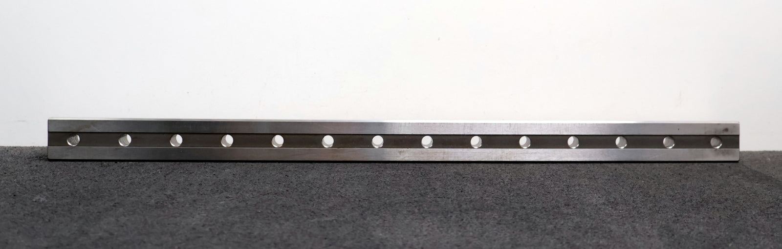 Bild des Artikels Führungsschiene-TSX-35-E-G2-HJ-560mm-Länge-560mm-Höhe-30mm-Breite-34mm