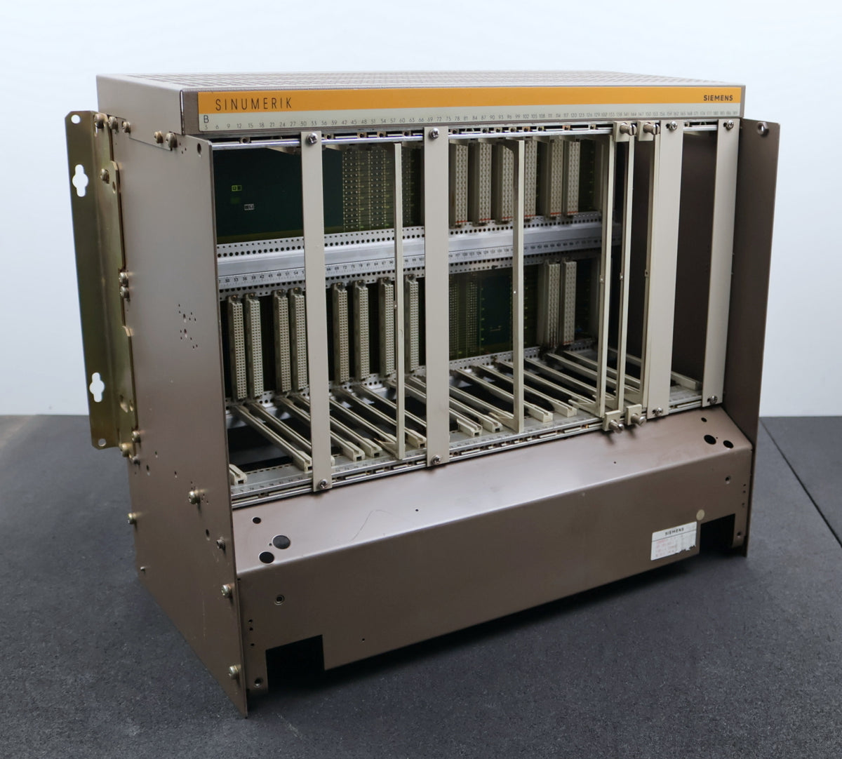 SIEMENS SINUMERIK 3M Rack 6FC3451-0FA-Z 24VDC 100W ohne Steuerkarten g ...