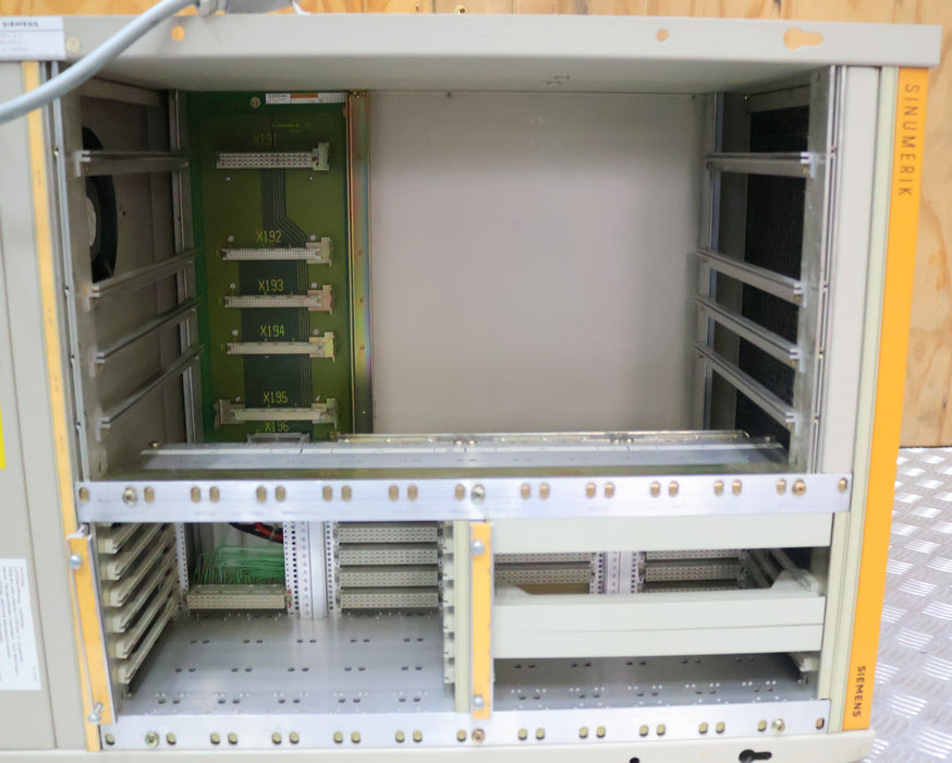 Bild des Artikels SIEMENS-SINUMERIK-8M-Rack-6FC3381-0GA-Z-mit-Platine-6FX1191-3AA00