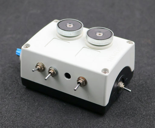 Bild des Artikels SIEMENS-Schalter-3SB38-mit-Magnethalter-mit-4-eingebauten-Wippschaltern