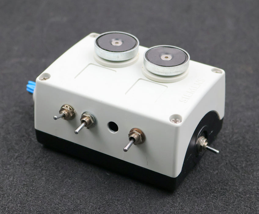 Bild des Artikels SIEMENS-Schalter-3SB38-mit-Magnethalter-mit-4-eingebauten-Wippschaltern