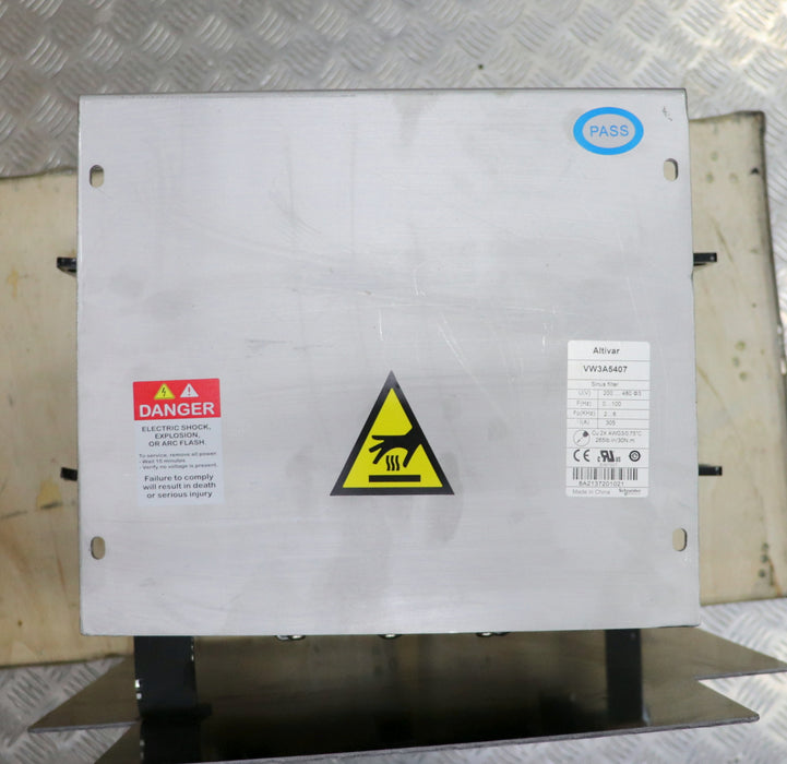 Bild des Artikels SCHNEIDER-Sinus-Filter-für-Frequenzumrichter-ALTIVAR-VW3A5407-200-480V