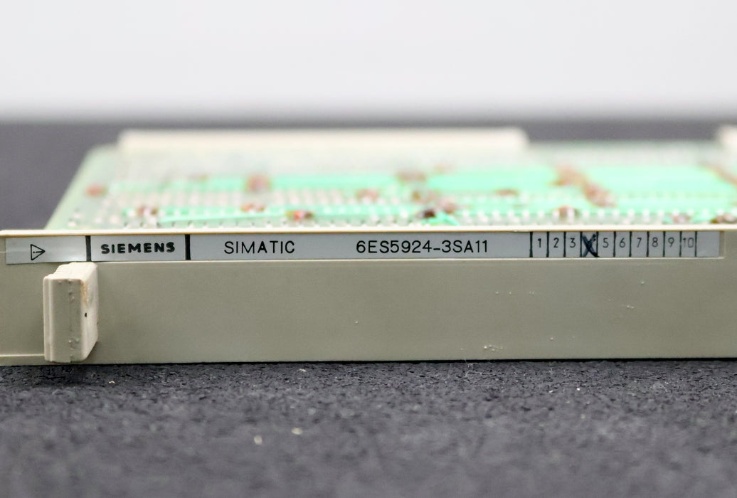 Bild des Artikels SIEMENS-SIMATIC-S5-Zentralbaugruppe-FBG-Modul-AG1-6ES5924-3SA11