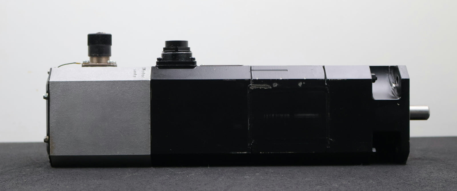 Bild des Artikels BOSCH-Bürstenloser-Servomotor-permanenterregt-Typ:-SD-B3.031.030-05,000-3,1Nm