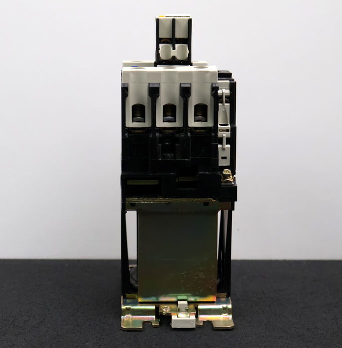 Bild des Artikels TELEMECANIQUE-Leistungsschütz-Typ:-LP1-D6511-750V-80A-8kV-Spulenspannung-24VDC